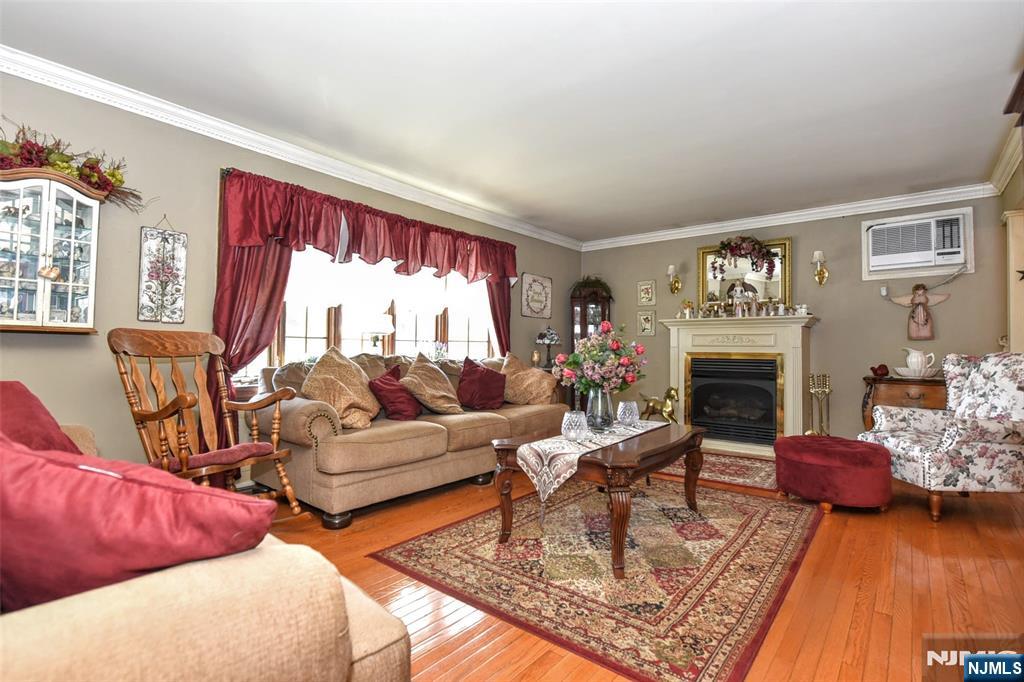 9 Thoma Avenue