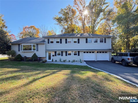 Photo of 8 E Hillside Court, Other Areas, NJ 07950 (MLS # 26040457)