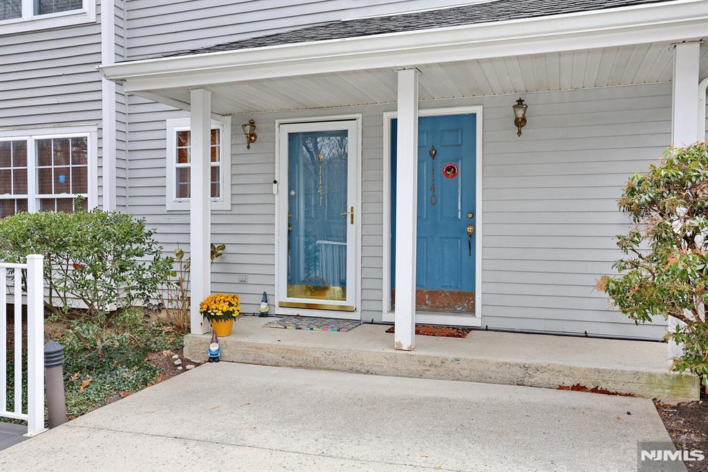 1141 Hyde Park Court