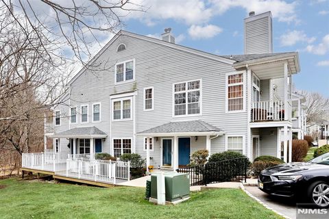 Photo of 1141 Hyde Park Court, Mahwah, NJ 07430 (MLS # 25042483)