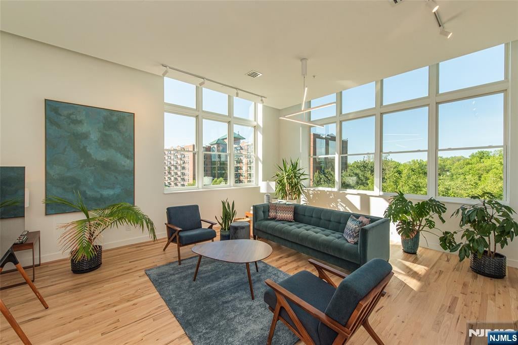 280 Main Street 406