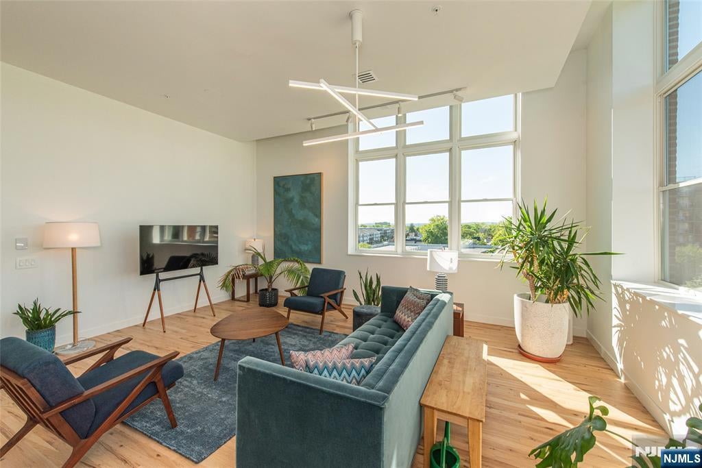 280 Main Street 406