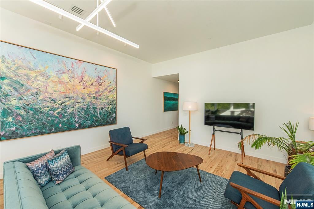 280 Main Street 406