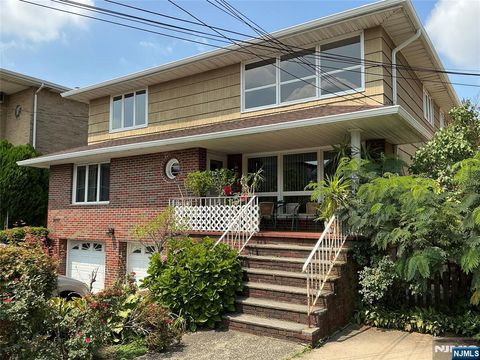 Photo of 2449 1st #2, Fort Lee, NJ 07024 (MLS # 25030547)