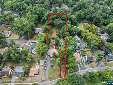 Photo of 250 Ivy Lane, Teaneck, NJ 07666 (MLS # 25029827) Photo of 250 Ivy Lane, Teaneck, NJ 07666 (MLS # 25029827)