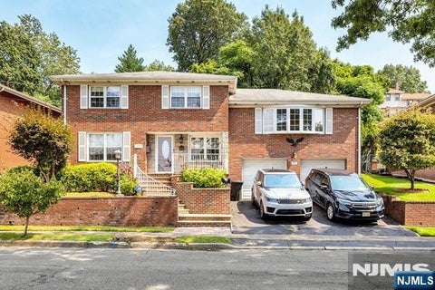 Photo of 694 Center St #House, Ridgefield, NJ 07657 (MLS # 26040526)