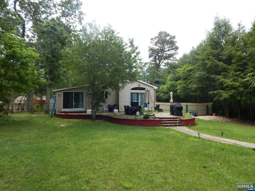 Multy family with separated units. Front house is a rental unit completely independent. The house on the back has a central air, in-ground pool, gazebo, patio, pavers driveway.