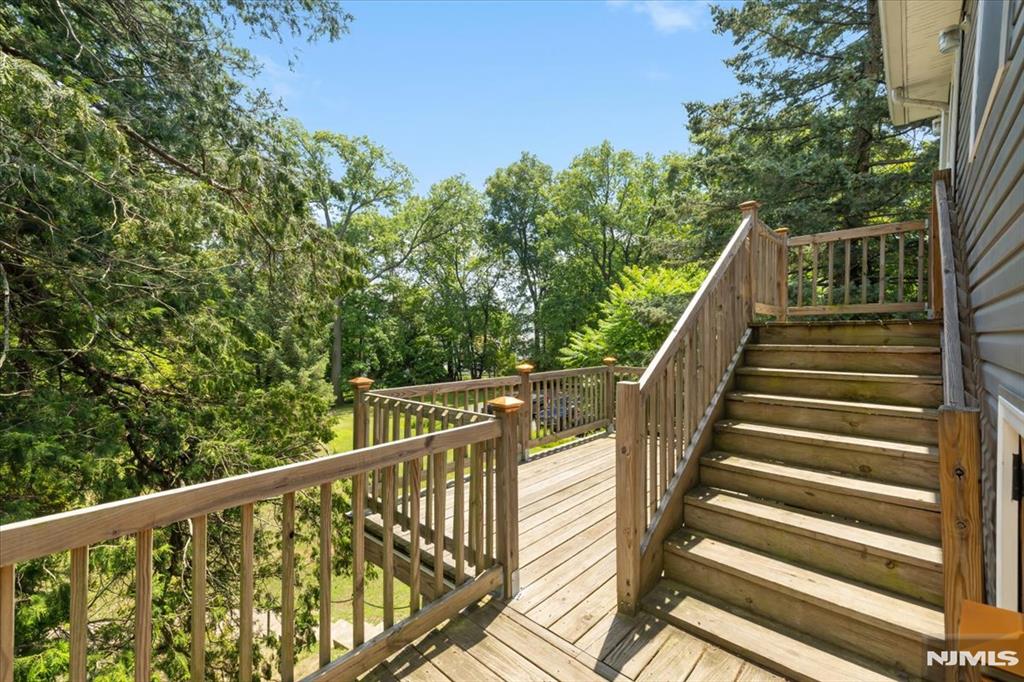 1283 Valley Road 8