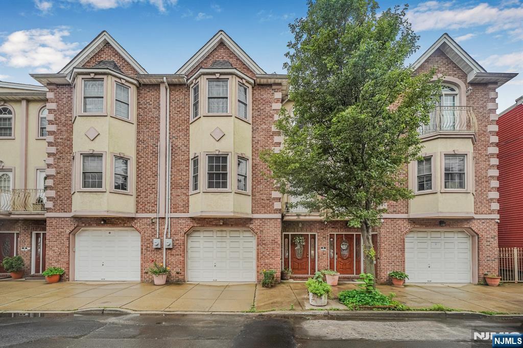 Property for Sale at 129 Niagara Street, Newark, New Jersey - Bedrooms: 3 
Bathrooms: 3 
Rooms: 7  - $599,000