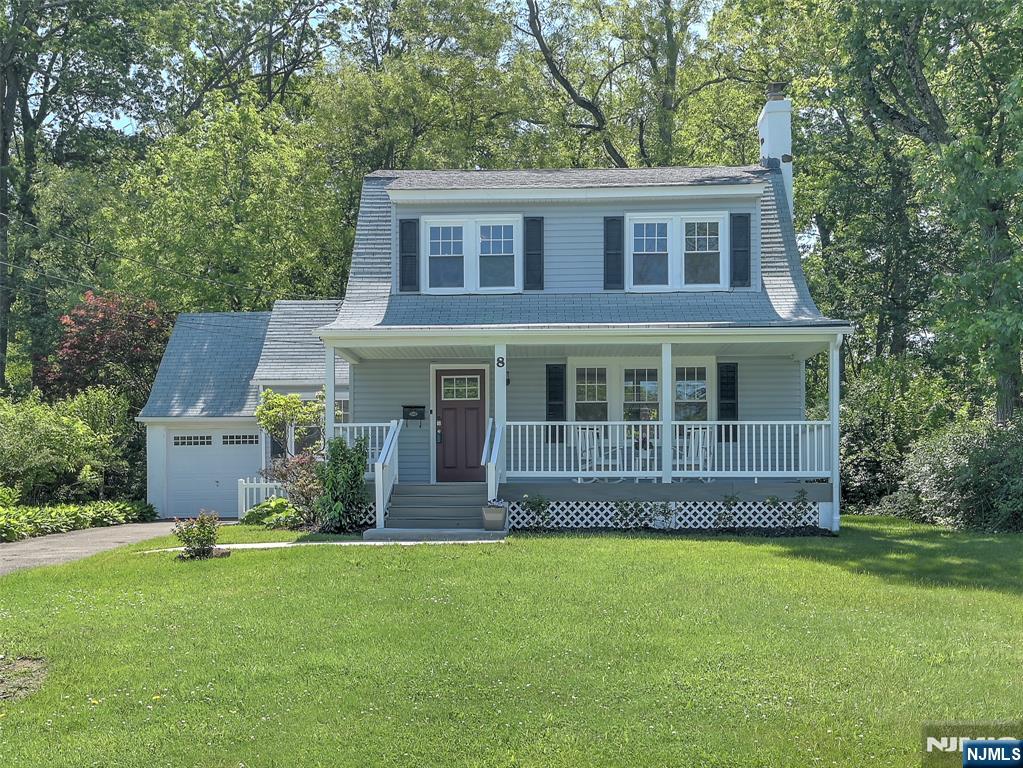 Property for Sale at 8 Woods End Road, West Orange, New Jersey - Bedrooms: 3 
Bathrooms: 3 
Rooms: 10  - $599,000