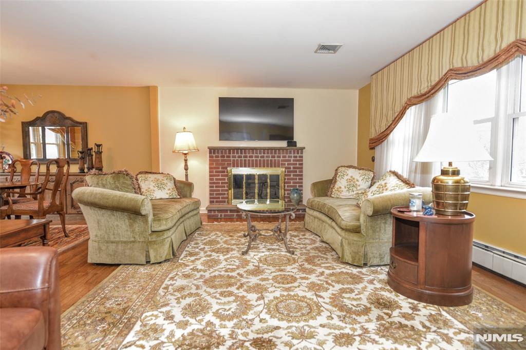 28 Pine Drive