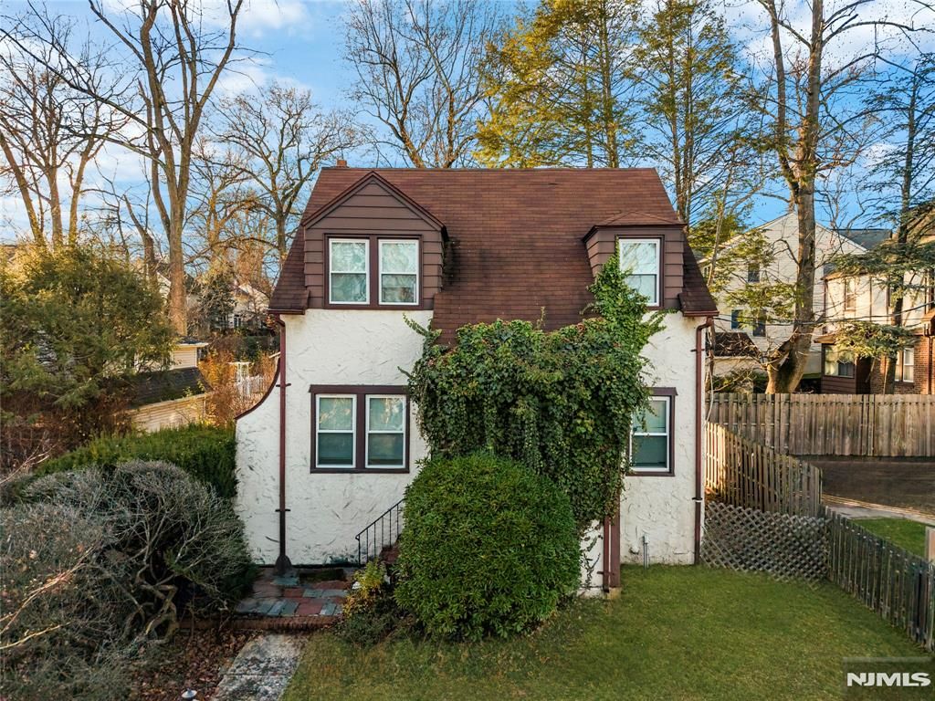 Photo of 43 Esmond Place, Tenafly, NJ 07670 (MLS # 25043020)