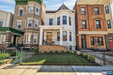 Photo of 2602 Palisade Avenue, Weehawken, NJ 07086 (MLS # 26011997)