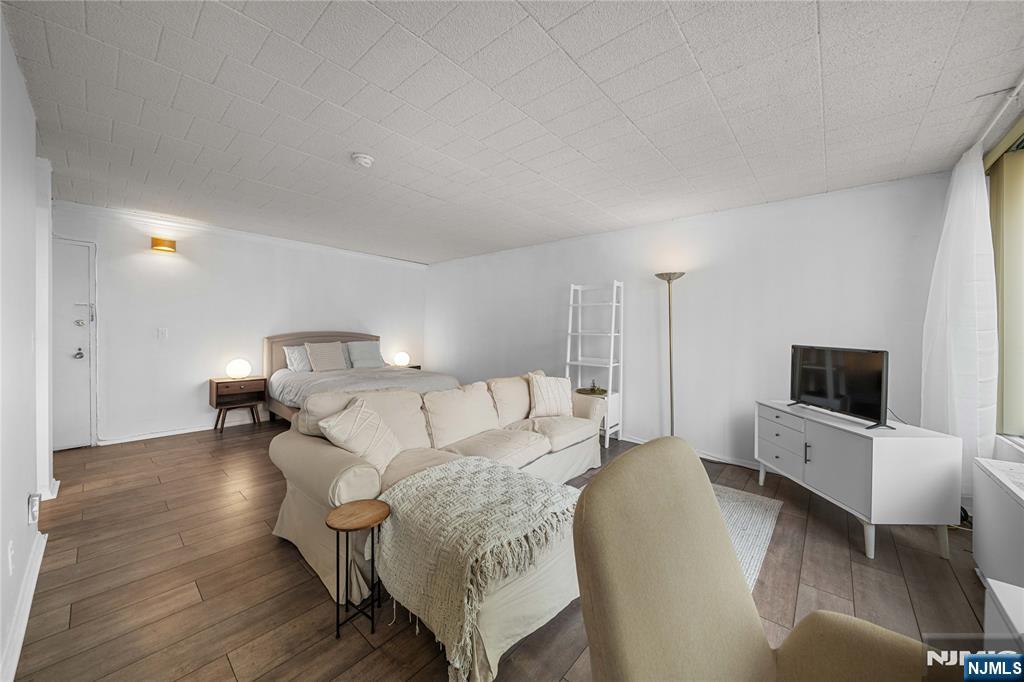 9060 Palisade Avenue 308