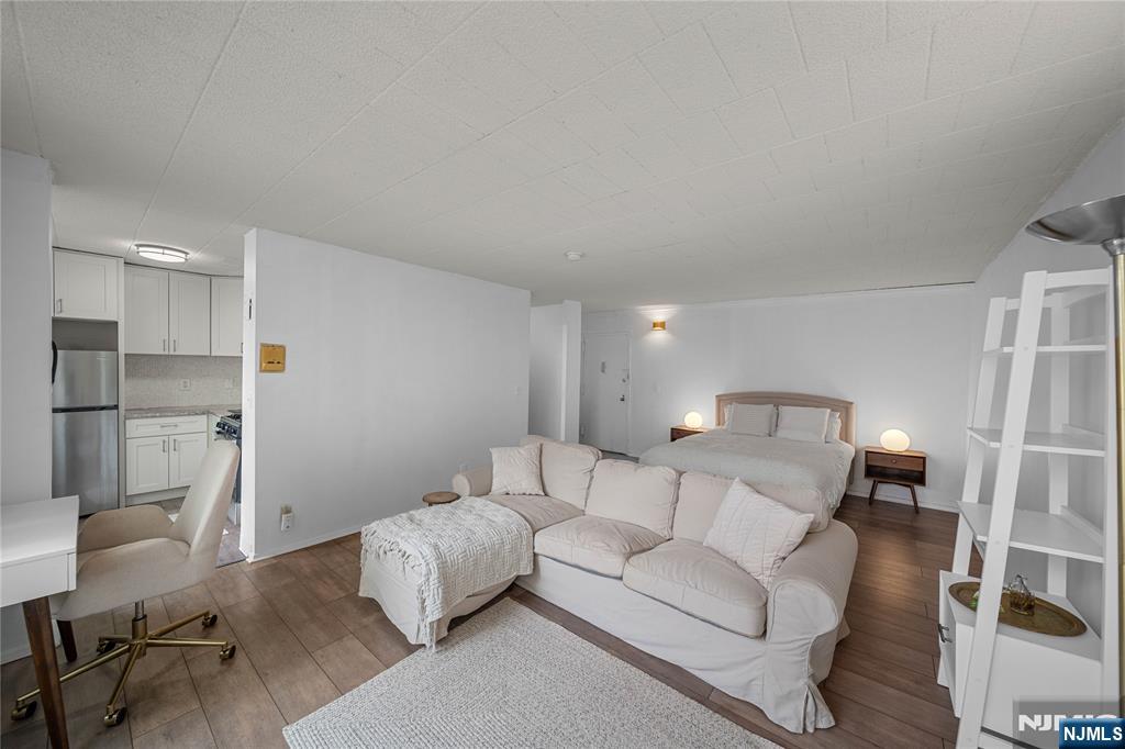 9060 Palisade Avenue 308