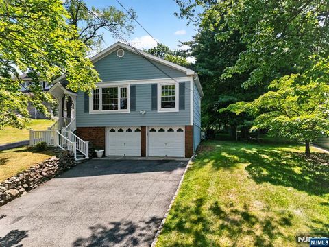 Photo of 144 Gould AVE, North Caldwell, NJ 07006 (MLS # 26028071)