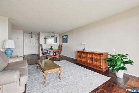 Photo of 555 North Avenue #25-K, Fort Lee, NJ 07024 (MLS # 26013692)