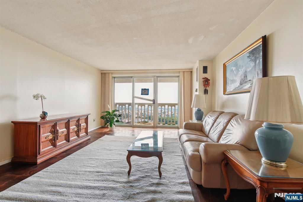 Photo of 555 North Avenue #25-K, Fort Lee, NJ 07024 (MLS # 26013692)