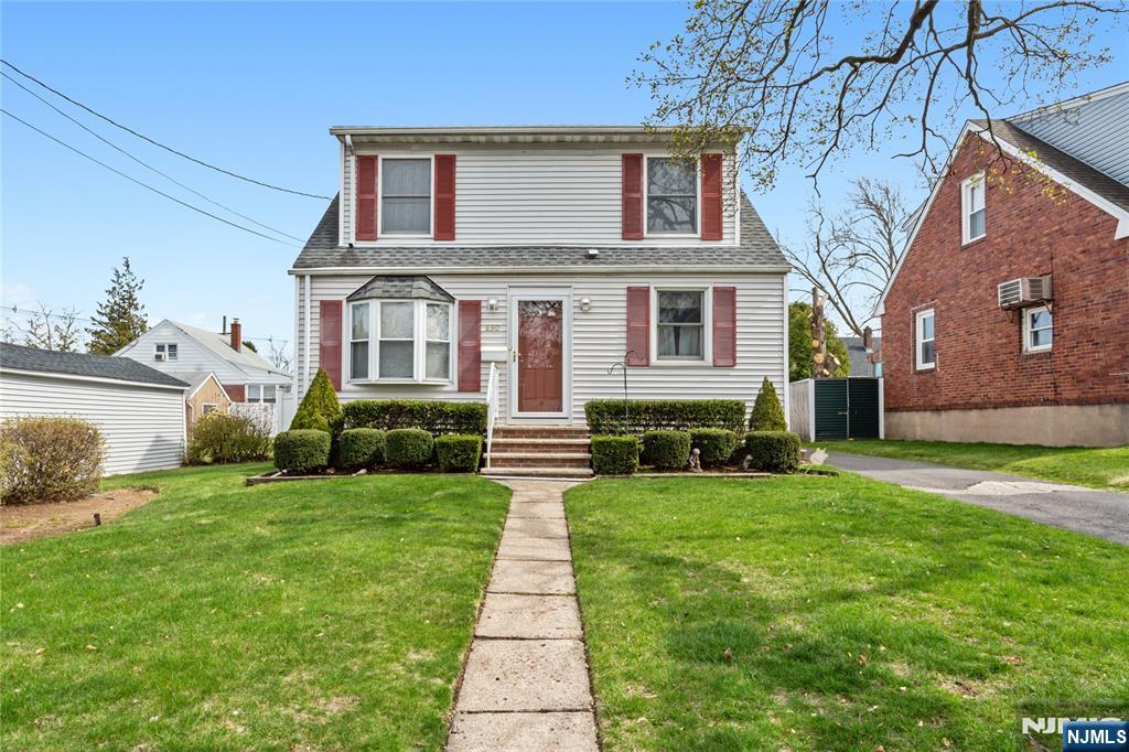 Property for Sale at 890 N Wyoming Avenue, Maywood, New Jersey - Bedrooms: 3 
Bathrooms: 2 
Rooms: 7  - $649,900