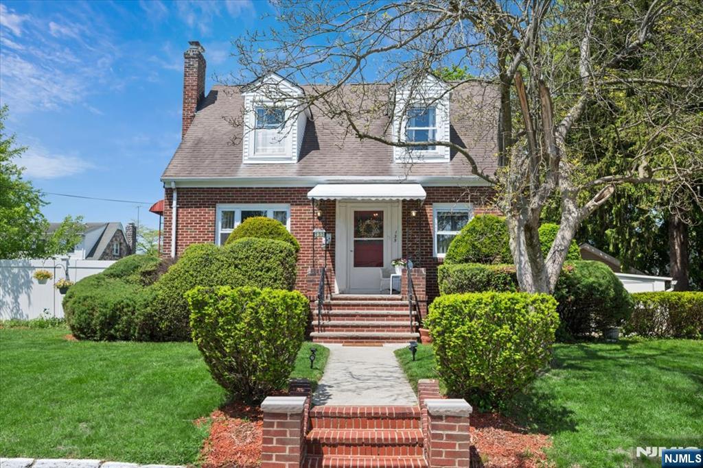 Property for Sale at 135 Poplar Avenue, Pompton Lakes, New Jersey - Bedrooms: 4 
Bathrooms: 3 
Rooms: 12  - $599,900