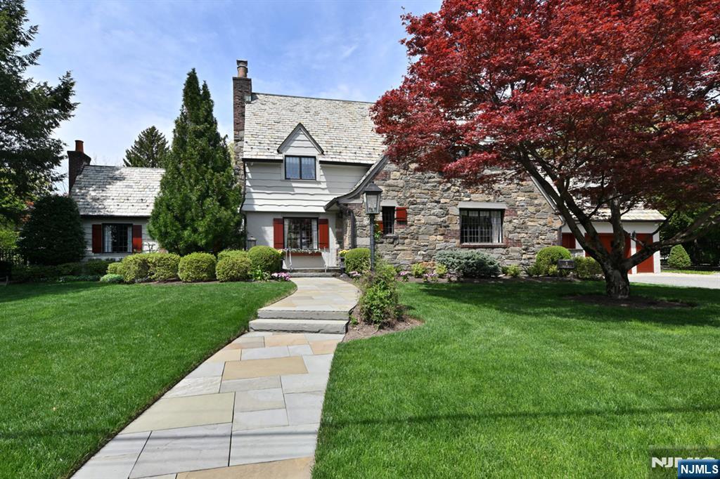 Property for Sale at 3 Hollis Drive, Ho-Ho-Kus, New Jersey - Bedrooms: 4 
Bathrooms: 7 
Rooms: 10  - $2,950,000