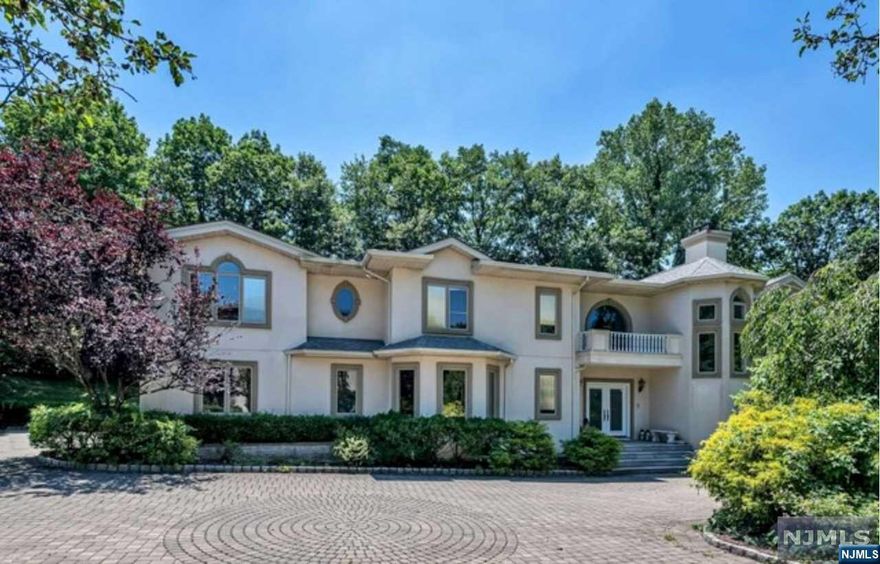 Resplendent & spectacular beauty in the prestigious enclave of Glen Goin. This stunning center hall colonial, situated on an acre of serene property is perfect for the ultimate host. Custom built in 1986, the home is notably maintained and offers an abundance of natural sunlight. The recently renovated main floor offers an expansive two-story foyer, oversized family room and bar lounge with double sided FP that opens into the state of the art eat-in kitchen, formal dining room w/FP, office & powder room. A striking circular staircase leads to the primary suite/FP, dressing area & spa bath, two en-suites & 2 bedrooms with jack and jill bath. The lower level offers a walkout family room, bedroom, full bath and laundry. Outdoor fire pit, BBQ and sitting areas overlook the mature landscape. Low taxes, excellent schools & close proximity to New York City. Glen Goin Association Fee = $1000/yearly