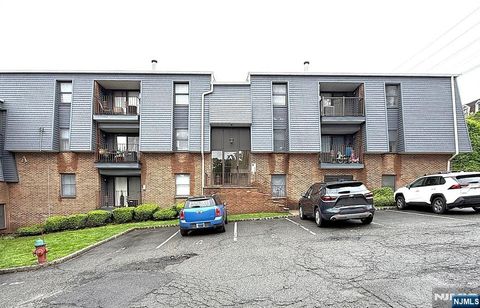 MLS: 25016638