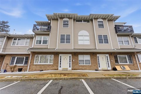 Photo of 235 Dakota St #10, Paterson, NJ 07503 (MLS # 26006324)