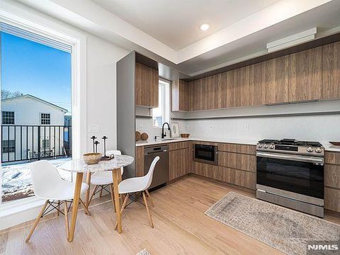 Photo of 431 Palisade Ave #3, Jersey City, NJ 07307 (MLS # 26008417)