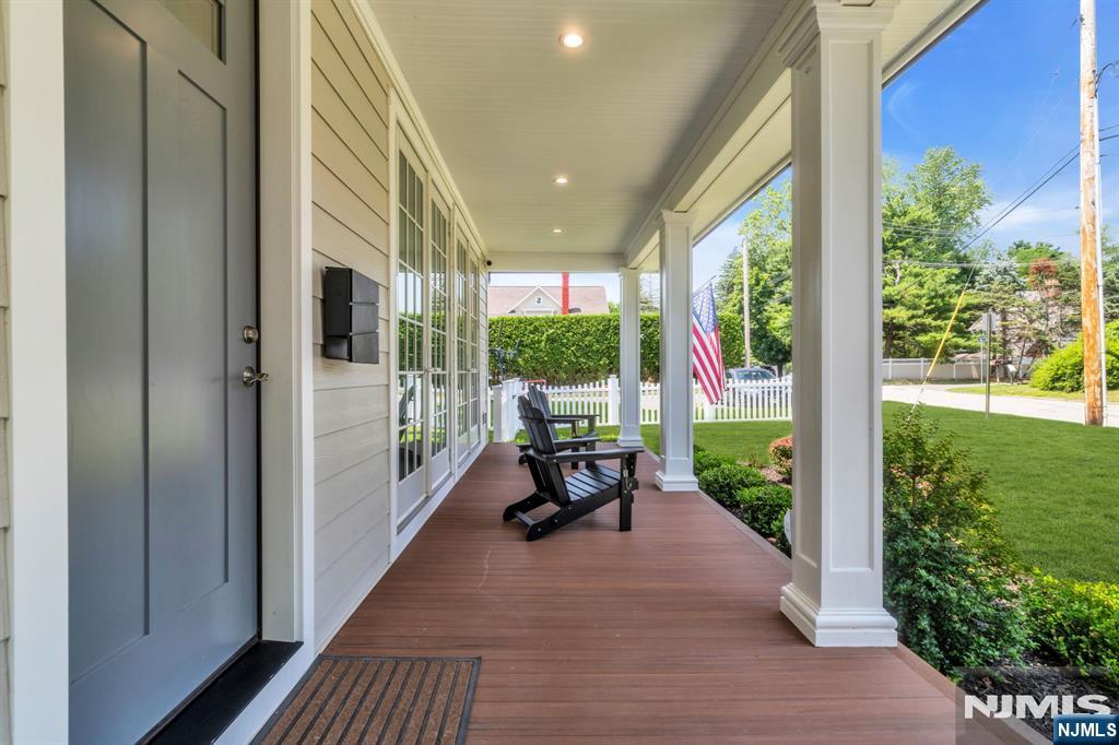 16 Storms Avenue