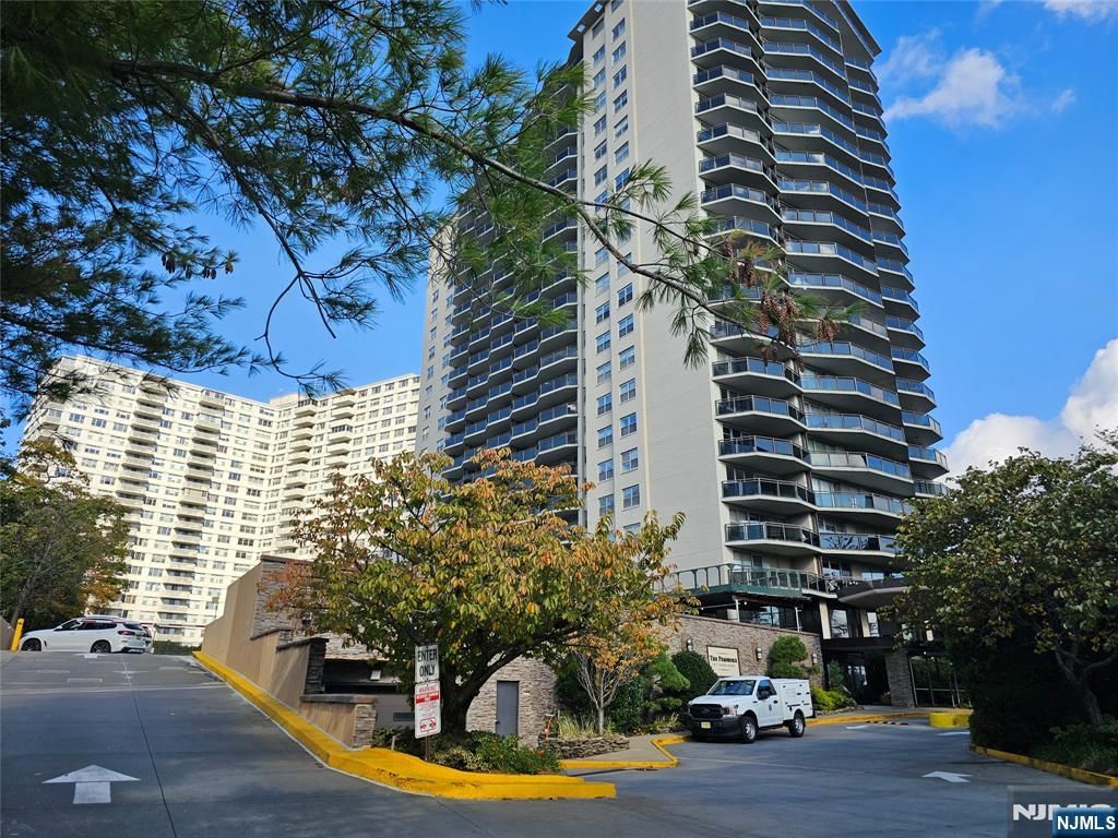 Photo of 2077 Center Avenue #17D, Fort Lee, NJ 07024 (MLS # 25037822)