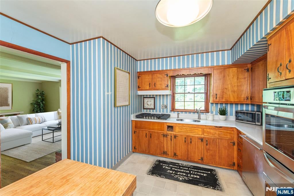 8 Haring Drive