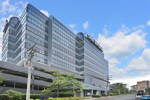 Photo of 1 Bridge Plaza #910, Fort Lee, NJ 07024 (MLS # 25040542)