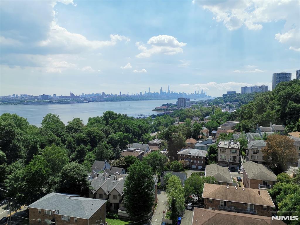 Rental Property at 100 Old Palisade Rd 1410, Fort Lee, New Jersey - Bedrooms: 2 
Bathrooms: 3 
Rooms: 5  - $4,500 MO.
