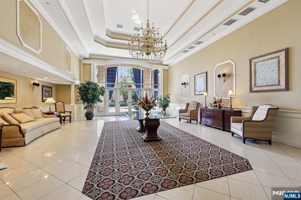 175 Rochelle Avenue 222