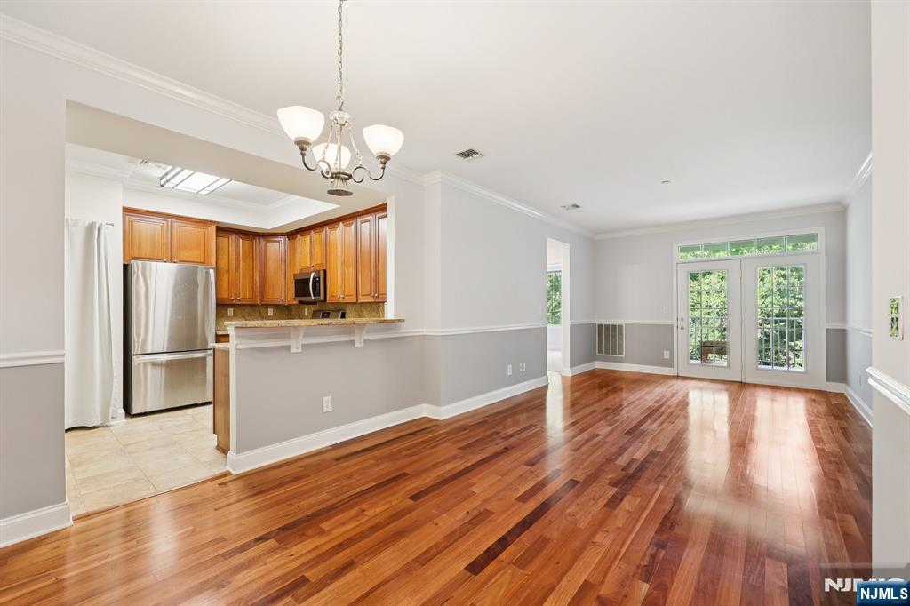 175 Rochelle Avenue 222