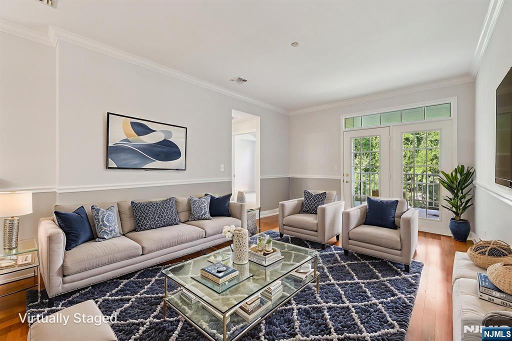 175 Rochelle Avenue 222