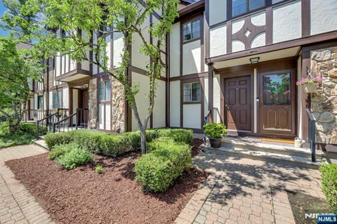 Photo of 505 Mark Twain Way, Mahwah, NJ 07430 (MLS # 26026257)