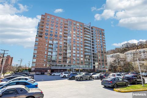 815 Hudson Park Edgewater NJ 07020