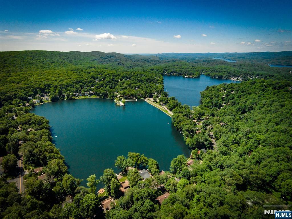 Photo of 83 Lakeview Avenue, Ringwood, NJ 07456 (MLS # 25040611)