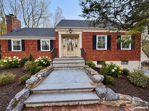 Photo of 3 Gravel Hill Road, Kinnelon, NJ 07405 (MLS # 26034474)