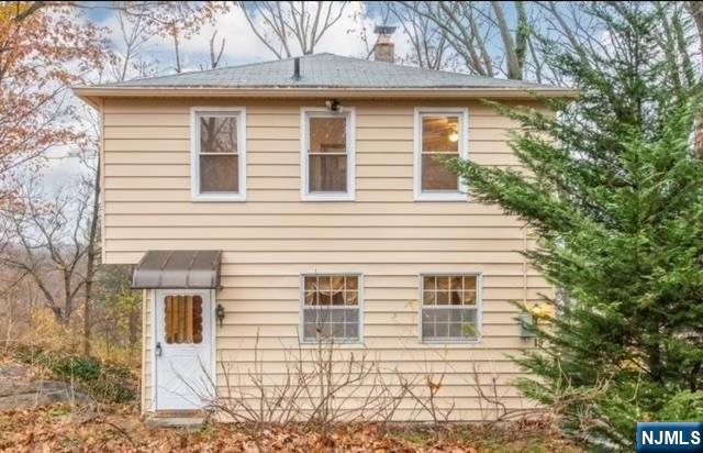 19 Skyland Ave, Wanaque, New Jersey - 4 Bedrooms  
3 Bathrooms  
7 Rooms - 