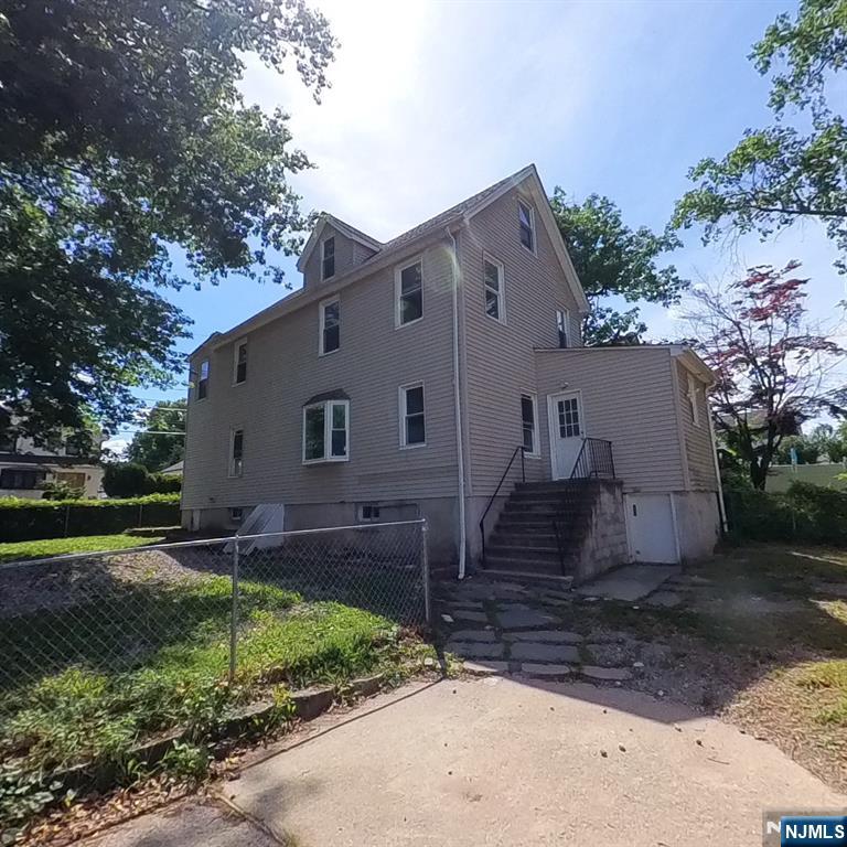83 E Forest Avenue