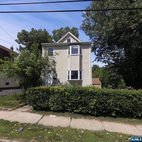 Photo of 83 E Forest Avenue, Teaneck, NJ 07666 (MLS # 26019966)
