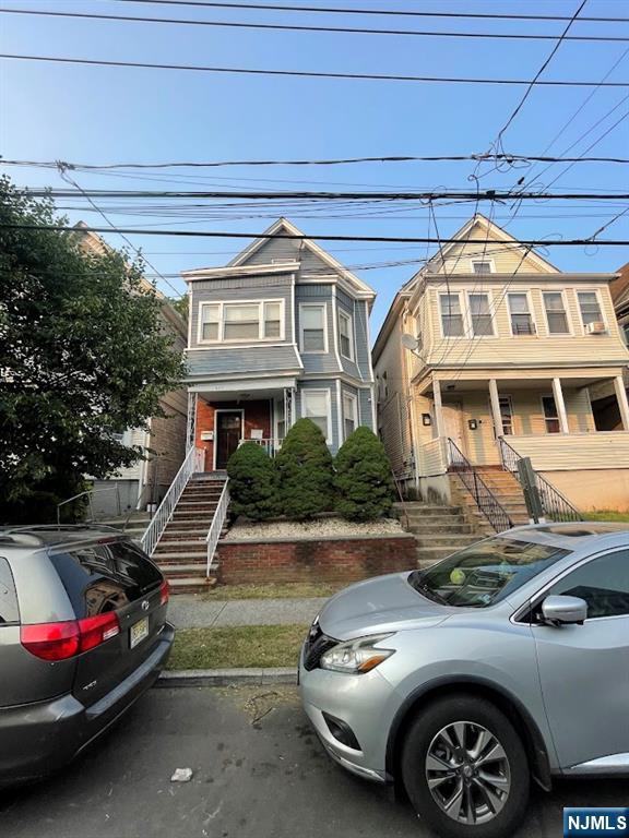 625 Court Street, Elizabeth, New Jersey - 8 Bedrooms  
3 Bathrooms  
14 Rooms - 