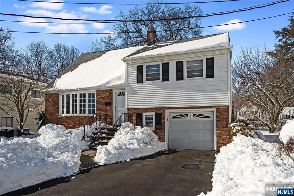 Photo of 30 Andover Place, Bloomfield, NJ 07003 (MLS # 26006109)