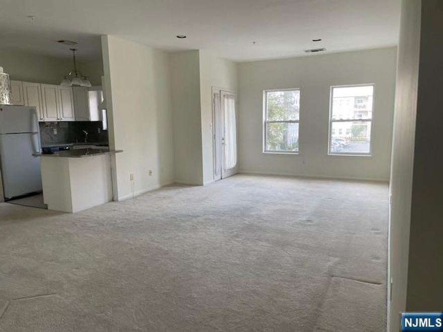 Welcome to this well maintained 2 bedroom, 2 bath condominium unit in Wayne. Features in unit laundry, spacious bedrooms, storage unit, clubhouse, exercise room, pool and tennis courts. Private Outdoor Balcony! Don't Miss this great opportunity!