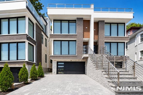 Photo of 506 Undercliff Avenue, Edgewater, NJ 07020 (MLS # 26038094)