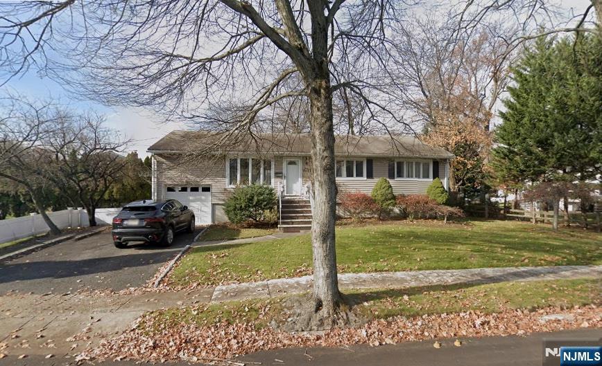 Property for Sale at 182 Bedford Road, Dumont, New Jersey - Bedrooms: 3 
Bathrooms: 3 
Rooms: 7  - $649,999