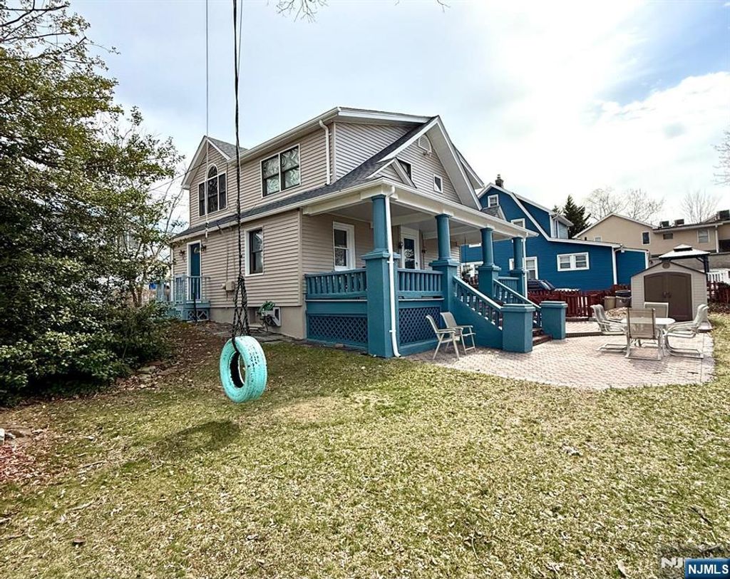 Photo of 80 Roosevelt Avenue, Bergenfield, NJ 07621 (MLS # 26007183)